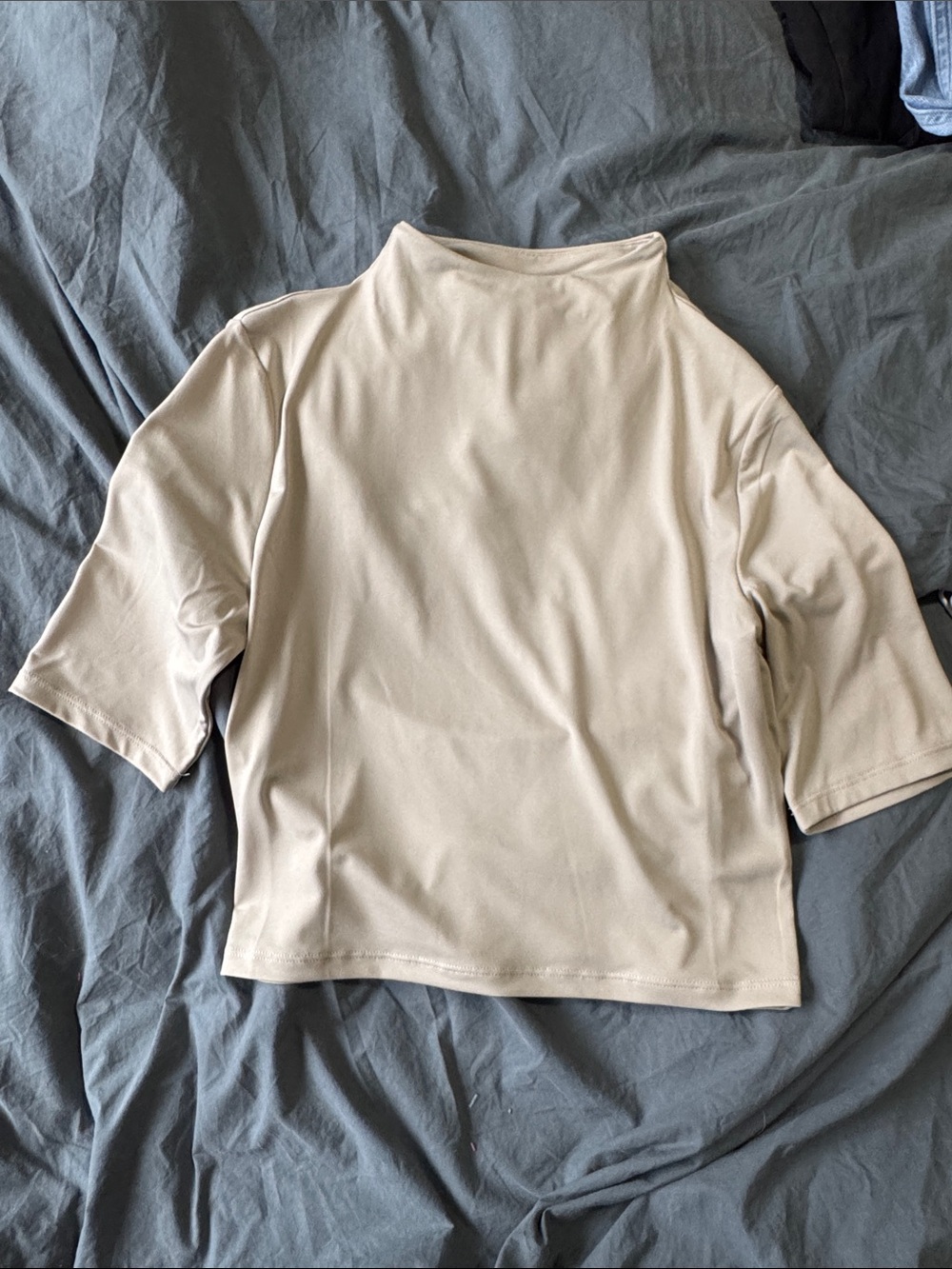 H&M Cream Mock Neck Short Sleeve Crop Top